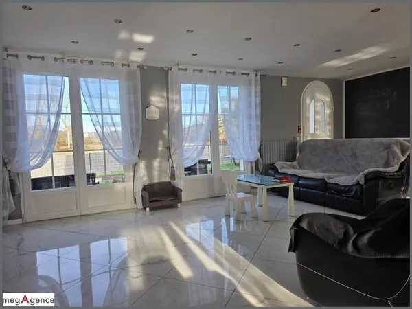 Maison 237 m² , 8 pièces avec logement indépendant - Terrain 3 000 m²