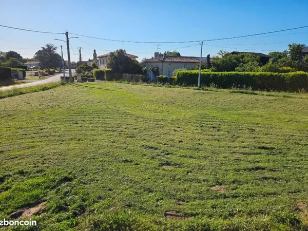 Terrain 890 m² Blaignac