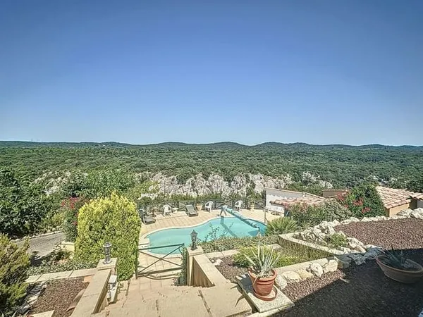 Maison 8 pièces 180 m²