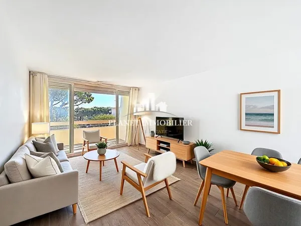 ANTIBES RESIDENCE VAUBAN APPARTEMENT AVEC PARKING ET CAVE