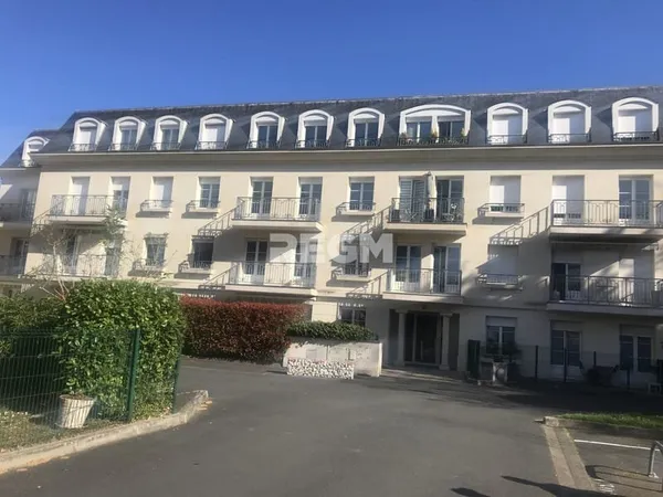 Appartement F4 avec balcons, 2 parkings, cave