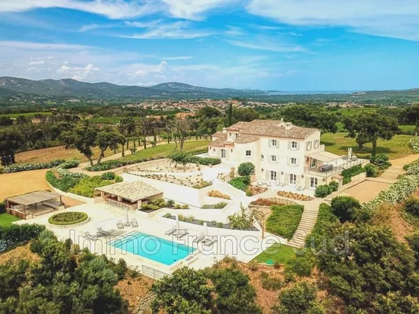 Maison 9 pièces 450 m²