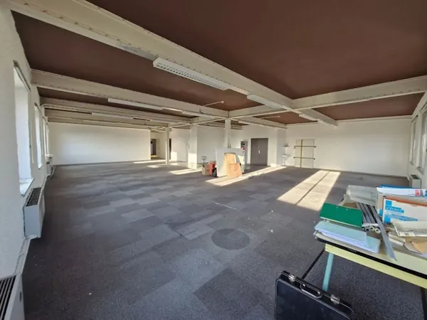 Bureaux 4 pièces 369 m²
