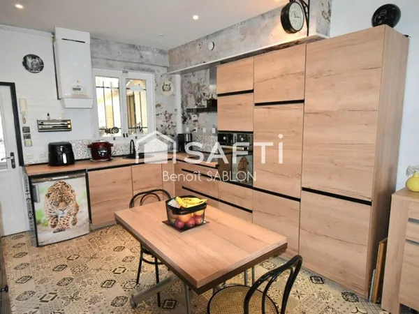 Appartement 58m², 2 chambres, grenier et cour.