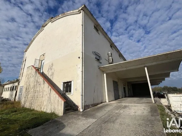 Local 760 m² VILLAUDRIC