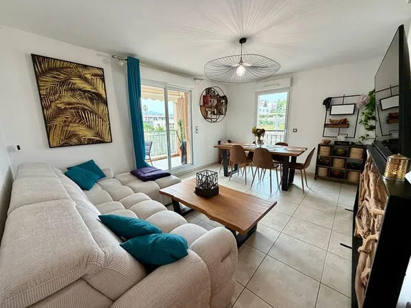 Appartement Nice 2 pièce(s) 61,84 m2 résidence avec piscine