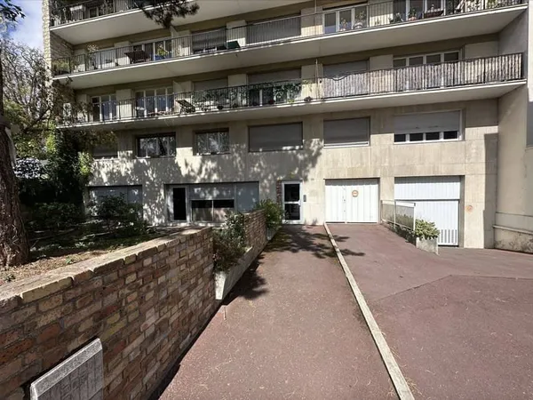 Boutique 2 pièces 552 m²