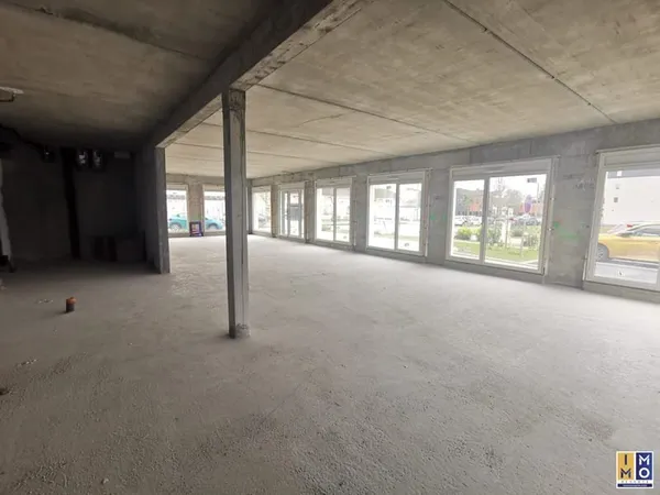 Local commercial 157 m²