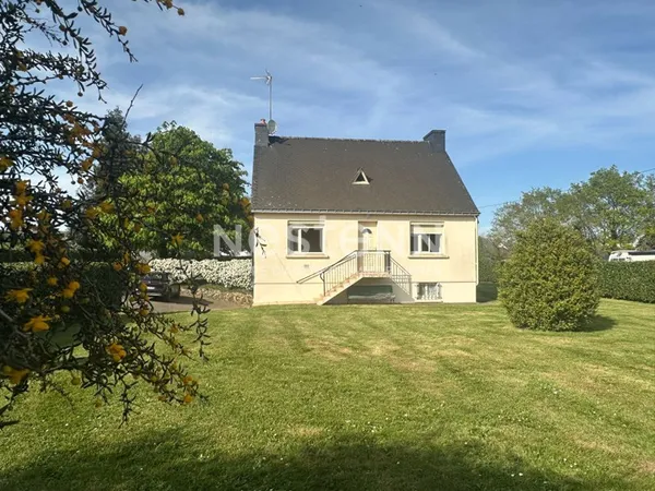 Centre bourg Caden, 1300 m² , 3 chambres possibilité 4, propre et saine !