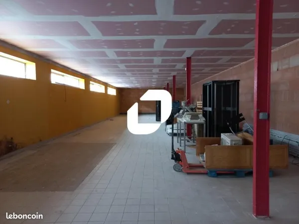 Local commercial 660 m²