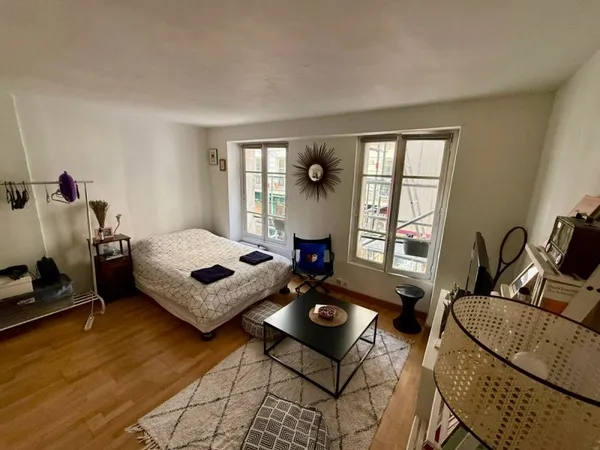 Loue un studio meublé avec ascenseur - Paris 2ème - 1 à 3 mois