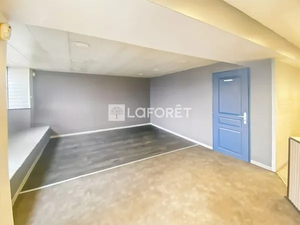 CALAIS - IMMEUBLE 192 m² - local commercial - studio - appartement 3 chambres.
