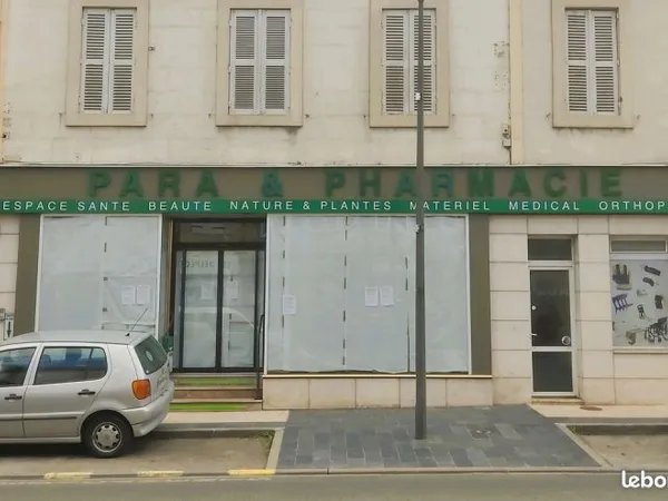 Commerce Location Terrasson-Lavilledieu  90m² 900€