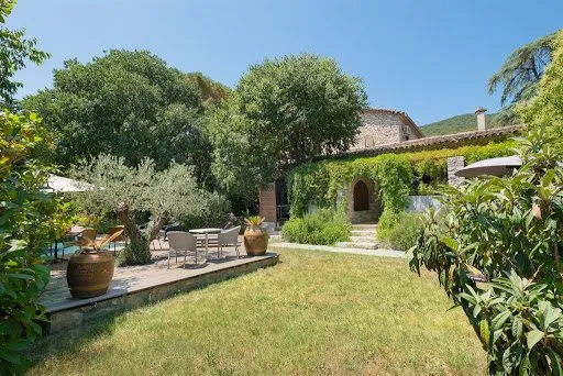 Maison 9 pièces 400 m²