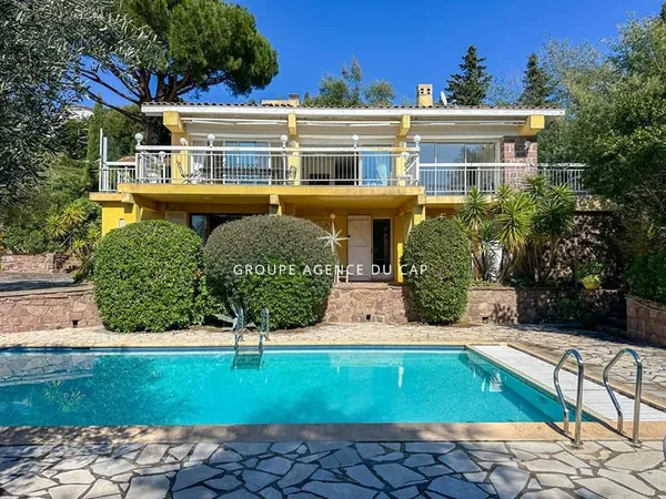 A VENDRE VILLA 5 PIECES 160M² PISCINE ET APERCU MER, AUX ISSAMBRES