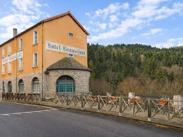Maison 16 pièces 394 m²