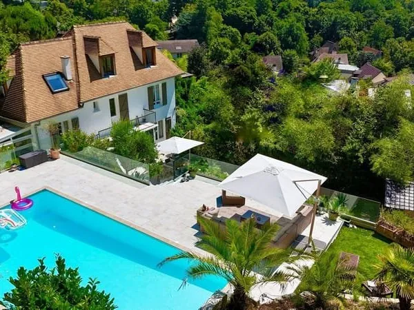 Maison 9 pièces 260 m²