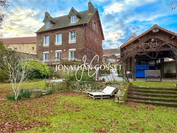 Épones: Propriété familiale de 10pcs - 7ch - 247m² avec sous-sol total et dépendance sur 1235m2 de t