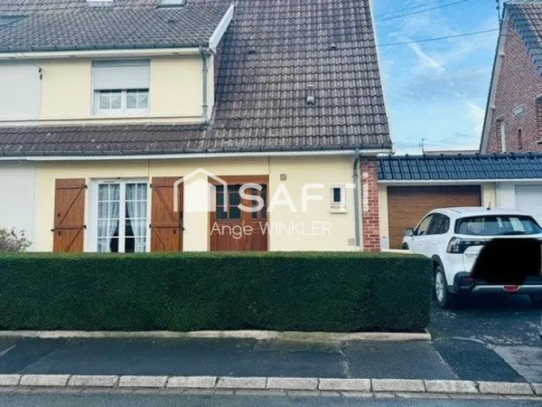 Maison de résidence, bâtie en 1975 sur une parcelle de 312m2