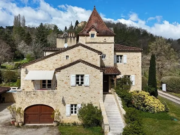 Elegante maison en pierre à Prayssac avec piscine sur terrain de 4400 m2