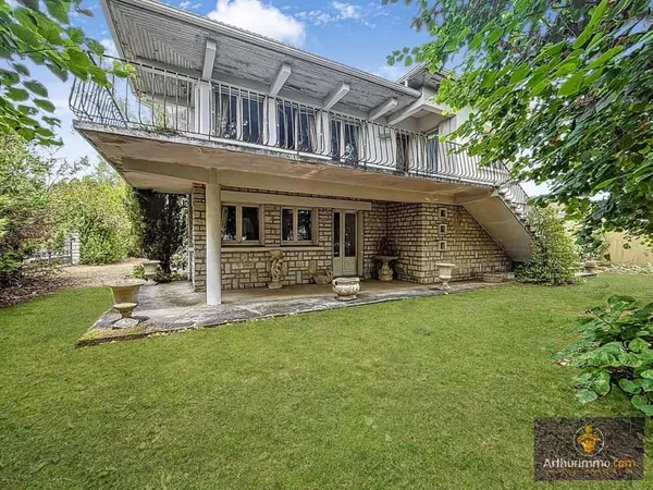 Maison en pierre avec fort potentiel sur 3 500 m² de terrain constructible - Le Bugue