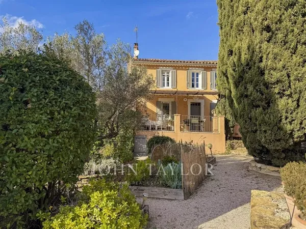 Bastide historique de 1680 avec maison indépendante, piscine et jardin paysager