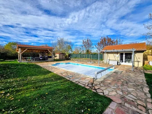 SANSSAC Villa avec piscine