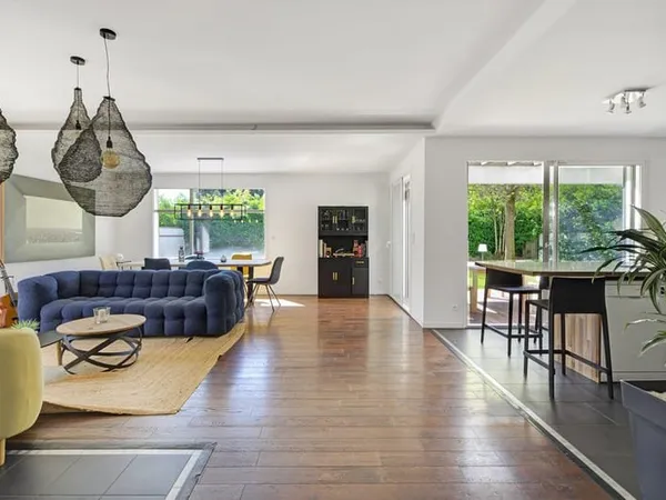 Spacieuse contemporaine T7 avec jardin et piscine