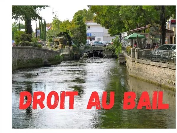 L'Isle-sur-la-Sorgue, à vendre, droit au bail, local de 50 m² avec terrasses et vue sur la Sorgue