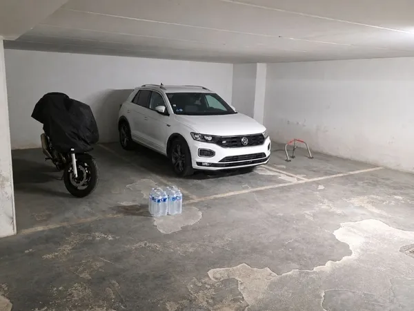 Parking sécurisé - 114 Av Californie - Rare