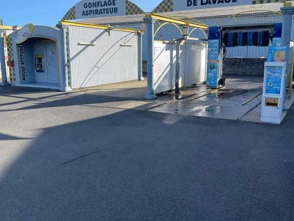 Station de lavage + laverie automatique