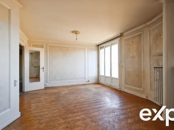 Appartement T4/5 avec vue dégagée - À rénover