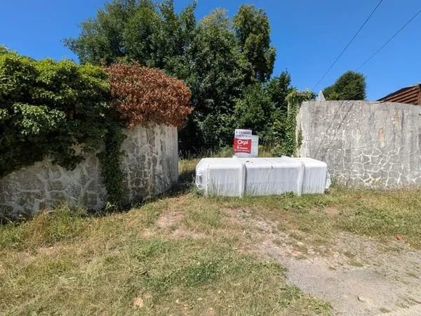Terrain 700 m²