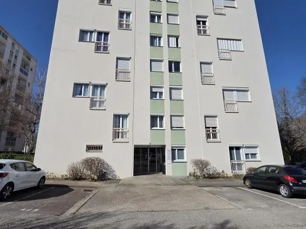 Appartement avec garage et place de parking