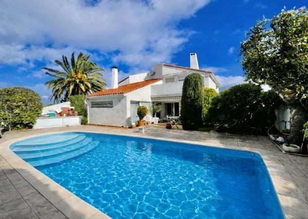 Maison 5 pièces 221 m²