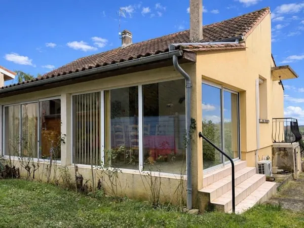 Maison 103 m2 - Véranda 33 m2 - 3 chambres - garage et atelier 60 m2 - terrain 420 m2