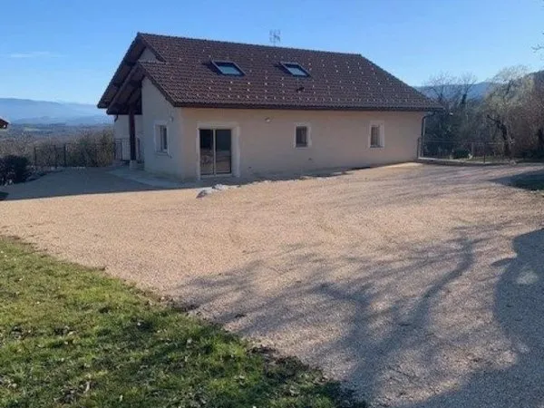 A vendre magnifique appartement de 200 m2 au sol, 160 loi carrez avec terrain de 3145 m2