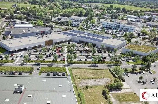 Local commercial 802 m²