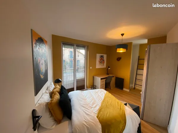 Chambre avec salle de bain privée dans appartement