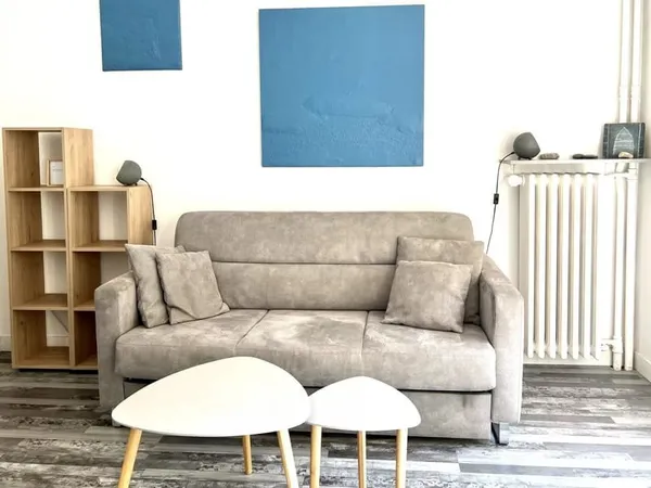 Studio avec grande terrasse