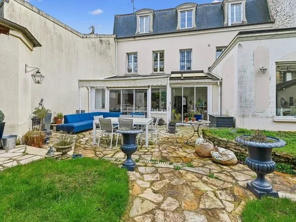 Maison 8 pièces 246 m²