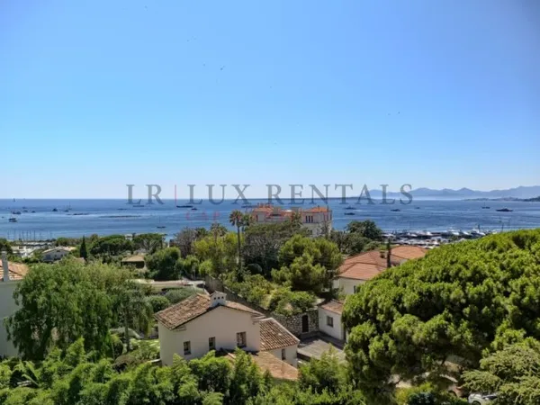 Belle villa avec vue mer / Versant Ouest du Cap d'Antibes