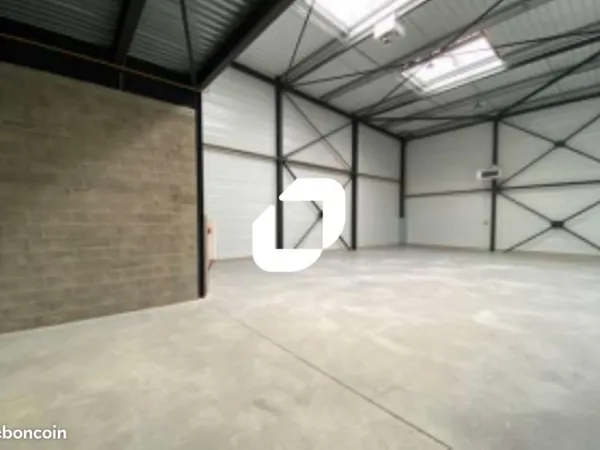 Local d'activité 556 m²