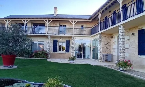 Maison 8 pièces 220 m²