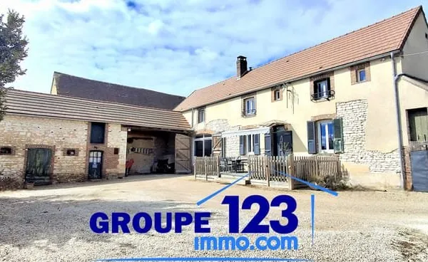 Charmante maison de village rénovée avec jardin, piscine et