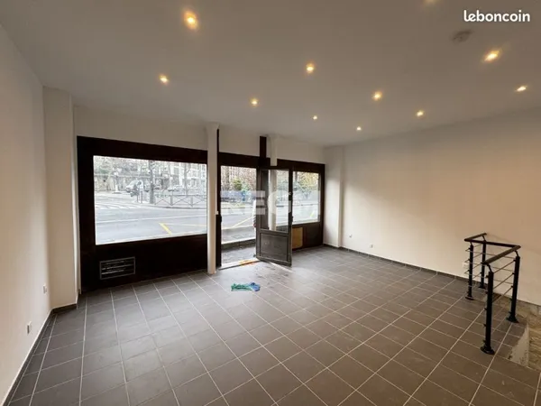 Local commercial 82 m² Paris