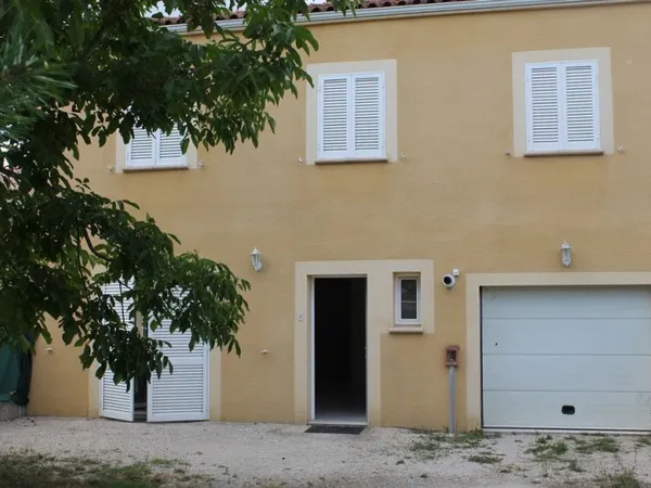 MAISON T5 AVEC GARAGE ET JARDIN