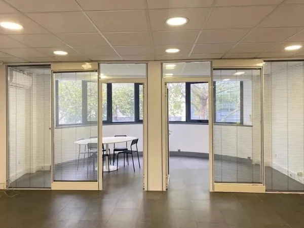 Bureaux A Louer de 90 m² à BOULOGNE BILLANCOURT dans un immeuble tertiaire avec parties communes de 