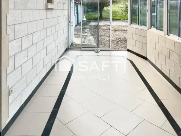 ? Maison rénovée de 91 m² avec grand terrain constructible de 2 790 m² proche de Tergnier ?