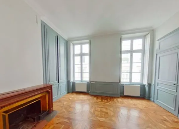 Loue T5 - 140.57m² - Lyon 2Eme Arrondissement 69002